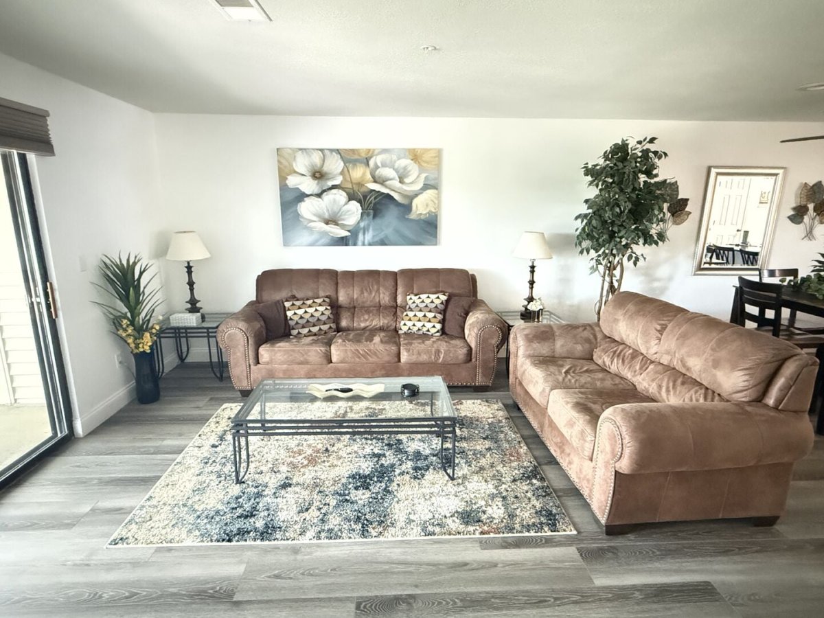 Dreams2Reality Vacation Rentals-Foothills E-14-image-1